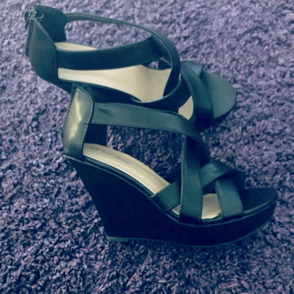 LIQUIDATING Black Size 8 Platform Sandals TOP MODA Zippers - Picture 3 of 9